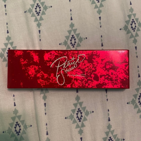 Mac + Patrick Star Limited Edition Eyeshadow Palette - Picture 1 of 7